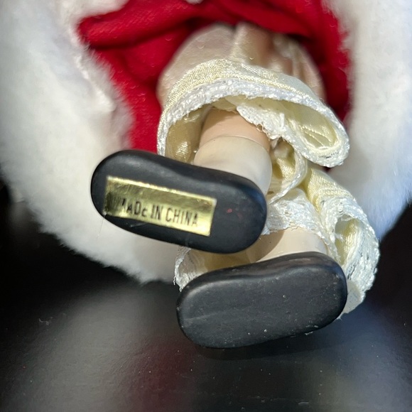 Vintage Kurt Adler porcelain holiday caroller in red velvet w/white fur trim-NWT - Picture 15 of 16